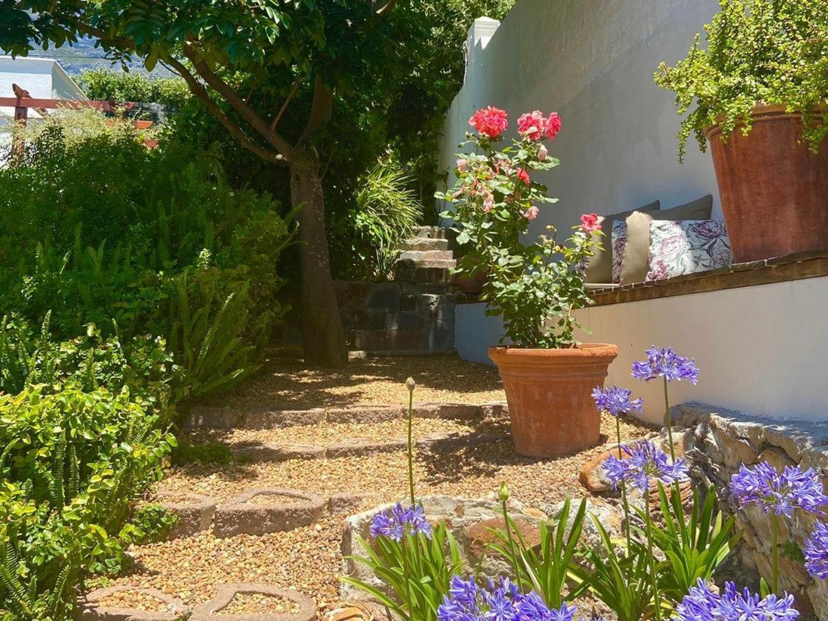 Acorn House 4*